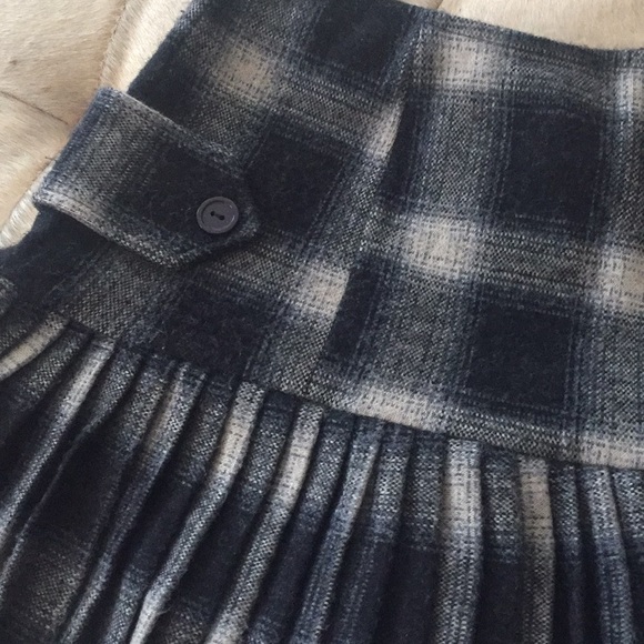 Wool mini skirt - Picture 2 of 5